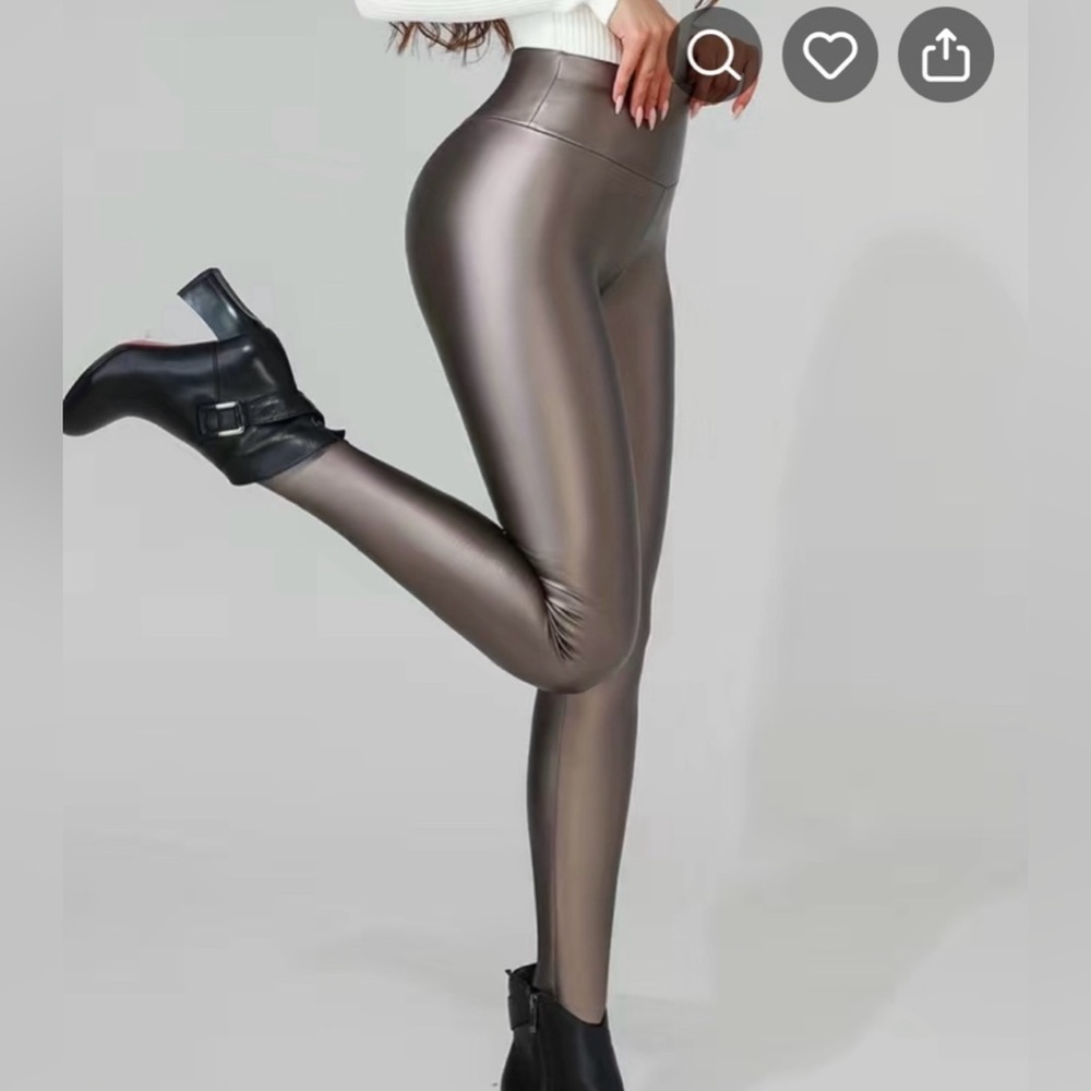 High Waisted Faux PU Leather Sports Leggings
Size: M / 6 (Runs Small) - Picture 2 of 3